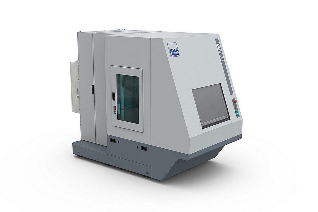 Die Laserreinigungsmaschine LC 4-2 verspricht eine wartungsarme Bauteilreinigung. Sie lässt sich sowohl als handbeladene Stand-Alone-Lösung betreiben als auch vollautomatisiert in der Linie. Die kompakte Maschine soll zuverlässig reproduzierbare Ergebnisse liefern. - Bild: Emag