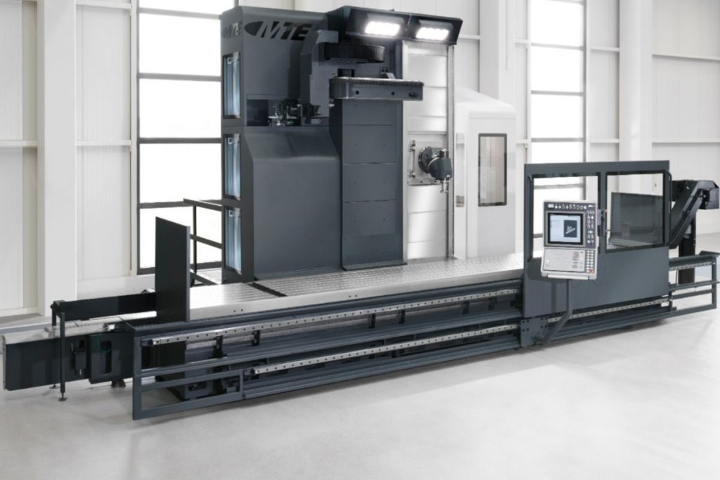 Die Starrbettfräsmaschine SB-M ist für den Werkzeugmaschinenhersteller MTE Deutschland aus Montabaur-Heiligenroth die Basis für eine Maschinenfamilie, die sich in weiten Bereichen modular gestalten lässt. Die neue Maschine kann sich sogar an bestehende Maschinenfundamente anpassen. - Bild: MTE