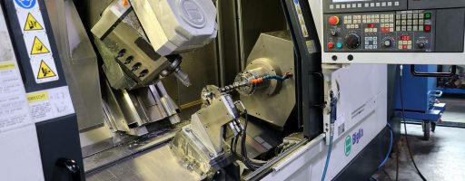 Für die Vorbearbeitung der sehr speziellen Nockenwellen bringt das Dreh-Fräszentrum BIiglia B 1200 SmartTurn S Extended eine Reihe an Vorteilen mit. Der Z-Weg von 1500 mm, die synchronisierte Gegenspindel, die leistungsstarke Frässpindel sowie die verfahrbare Lünette erleichtern die Bearbeitung dieser Werkstücke. - Bild: teamtec