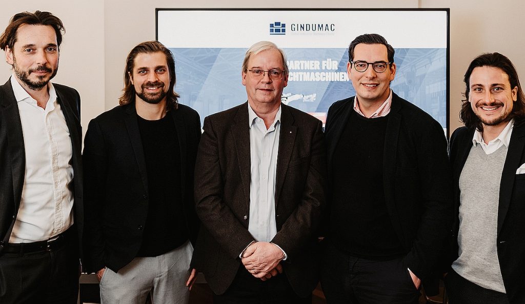 Der neue Beirat und die Gründer: Alexander Eisler (Weiler), Janek Andre (Gindumac), Ulrich Golz (bis 2019 KraussMaffei), Dominik Benner (The Platform Group), Benedikt Ruf (Gindumac). Mit dieser Verstärkung will das Unternehmen seinen Wachstumskurs in diesem Jahr fortsetzen. Bild: Gindumac