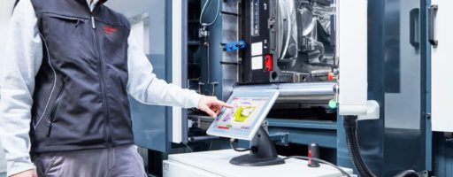 Das überarbeitete HMI 4.0 für das Steuergerät der Flexflow-Heißkanalsysteme kann ein Werkzeugkartenarchiv anzeigen, um einen bestehenden Datensatz auszuwählen oder neue Rezepte zu definieren. Mit dem Interface-Update wird die bedienung damit noch einfacher und flexibler. - Bild: Oerlikon HRSflow
