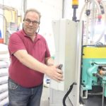 Aktuell sind die Auftragsbücher der Unternehmen im Kunststoff- und Gummimaschinenbau zwar immer noch gut gefüllt, doch die Lieferkettenproblematik in Folge von Lockdowns und darüber hinaus dem Ukrainekrieg sind für die Unternehmen Herausforderungen, die es schwer machen, Aufträge in Umsatz zu verwandeln. - Bild: Pergler Media