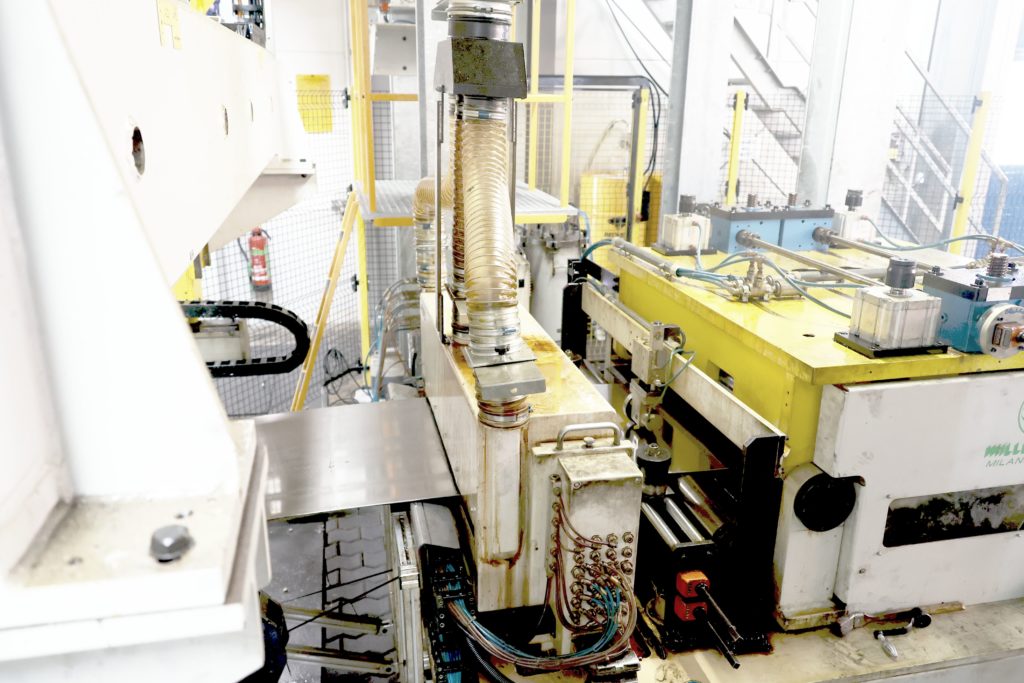 Millutensil optimiert seine Komponenten für die Anwender. So haben die Experten des Peripherieherstellers die Beölungsanlage der Produktionslösung exakt auf das bei der der BK Stanz- und Umformtechnik verwendete Öl angepasst. – Bild: Pergler Media