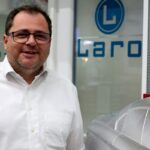 Ralf Eberhard, Geschäftsführer Laro NC-Technik: „Wir sind mit dem Softwarepaket, aber auch mit unseren Ansprechpartnern in Betreuung, Service und Schulung bei Tebis sehr zufrieden. Wir fühlen uns bei Tebis ernstgenommen und gut aufgehoben – es ist eine Partnerschaft auf Augenhöhe.“ - Bild: Pergler Media