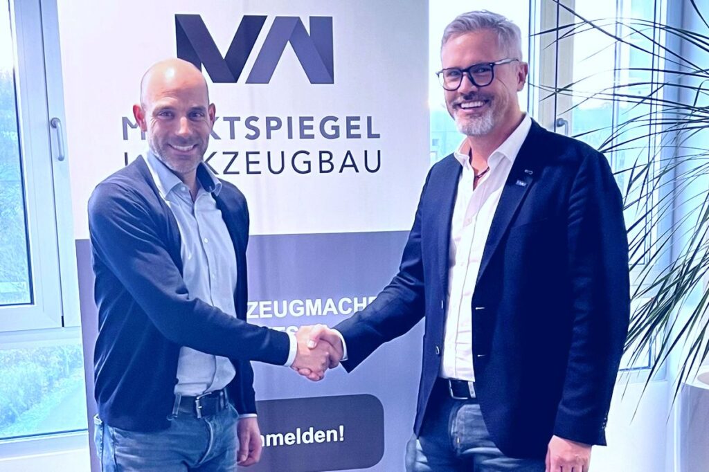 Jürgen Bobretzky (rechts) ist das neue Gesicht beim Marktspiegel Werkzeugbau. In enger Zusammenarbeit mit Jens Lüdtke (links) und den anderen Vorstandsmitgliedern der genossenschaftlichen Brancheninitiative wird der gelernte Werkzeugmacher die Zukunft dieser wichtigen Institution mitgestalten. Eines seiner Ziele ist, den Marktspiegel Werkzeugbau in der Branche noch bekannter zu machen und viele weitere Verantwortliche aus den Bereichen Werkzeug,- Modell- und Formenbau, aber auch aus den Spritzgießereien vom Nutzen einer aktiven Teilnahme zu überzeugen. - Bild: Marktspiegel Werkzeugbau 