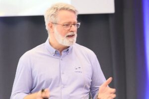 Carsten Schütz, Vertriebsleiter bei joke Technologies, zeigte Chancen und Risiken der Nacharbeit in Additive Manufacturing auf. - Bild: Pergler Media