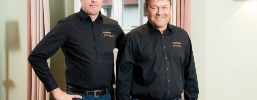 Klaus Hölzl (links) und Michael Auer verantworten ab Januar 2025 gemeinsam als Doppelspitze die Geschäftsführung beim Werkzeugmaschinenspezialisten Hurco in Deutschland. - Bild: Hurco
